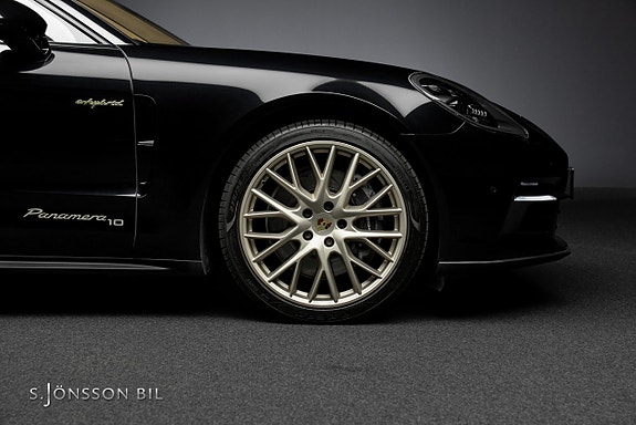 Porsche Panamera 4 7 of 18