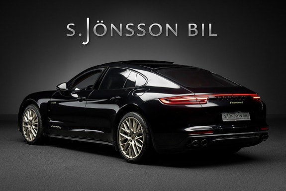 Porsche Panamera 4 2 of 18