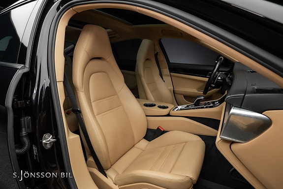 Porsche Panamera 4 16 of 18