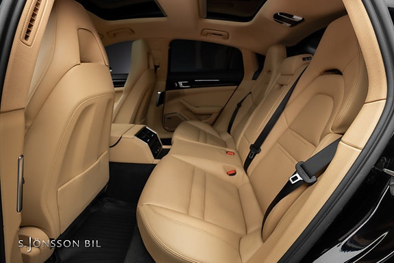 Porsche Panamera 4 10 of 18