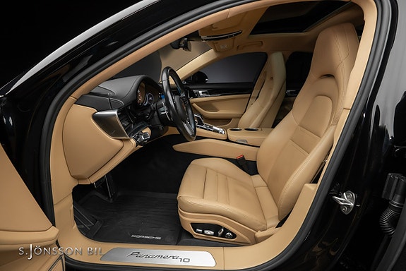 Porsche Panamera 4 9 of 18