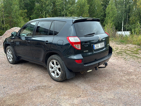 Toyota RAV4 3 of 9
