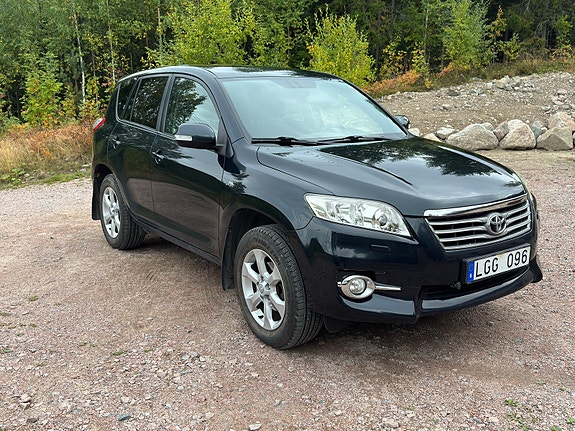 Toyota RAV4 2 of 9