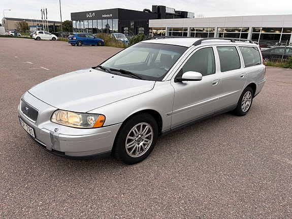 Volvo V70 2 of 5