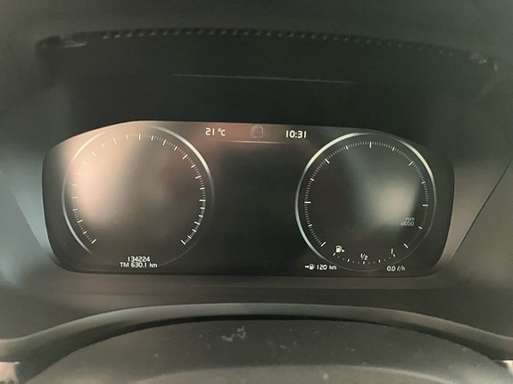 Volvo V60 Cross Country 11 of 13