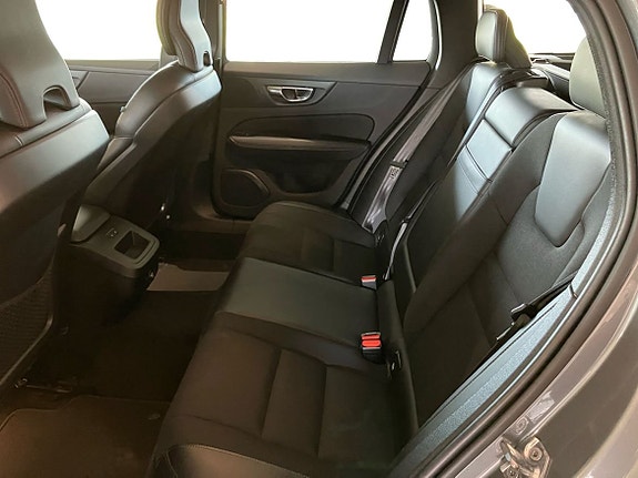 Volvo V60 Cross Country 6 of 13