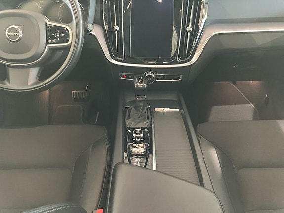 Volvo V60 Cross Country 12 of 13