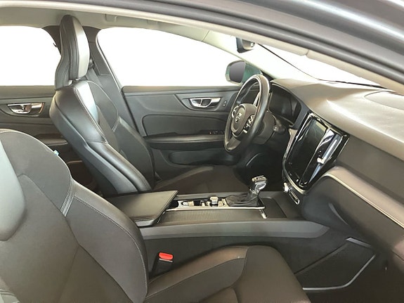 Volvo V60 Cross Country 4 of 13