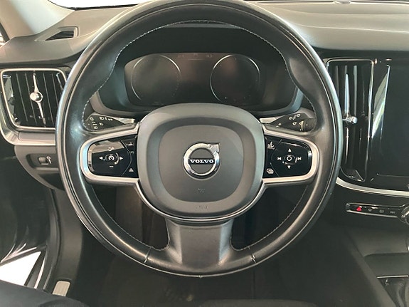 Volvo V60 Cross Country 10 of 13