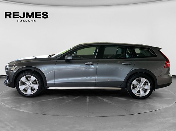 Volvo V60 Cross Country 3 of 13