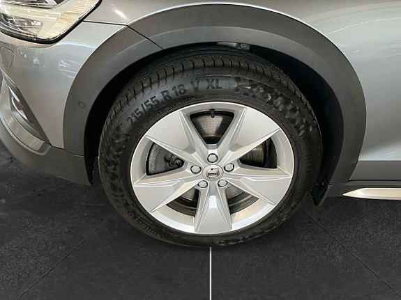 Volvo V60 Cross Country 9 of 13