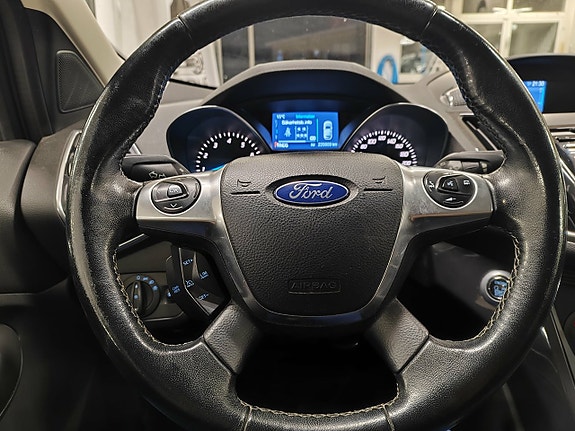 Ford Kuga 13 of 18