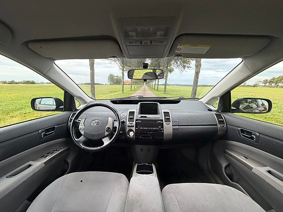 Toyota Prius 7 of 7