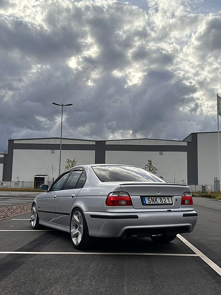 BMW 525i 4 of 11