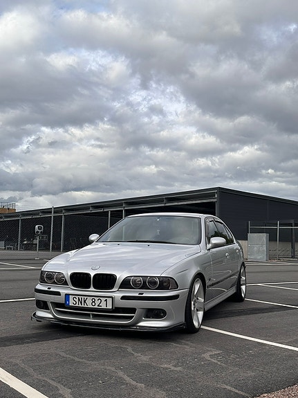 BMW 525i 2 of 11