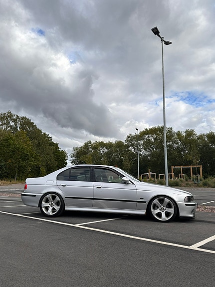 BMW 525i 3 of 11