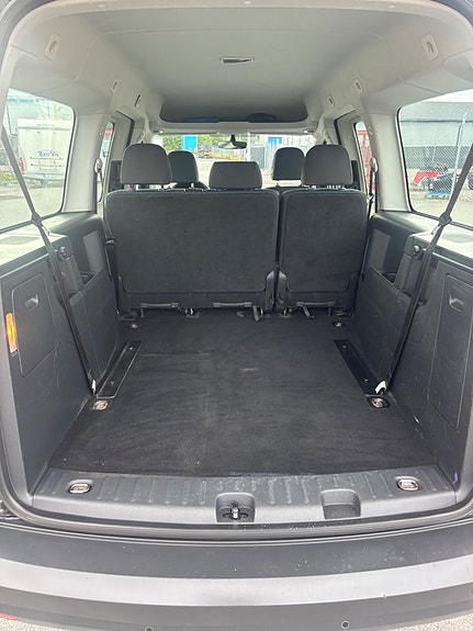 Volkswagen e-Caddy Maxi 11 of 18