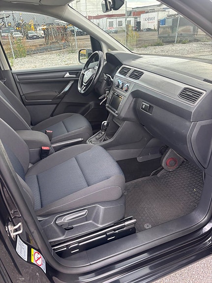 Volkswagen e-Caddy Maxi 10 of 18