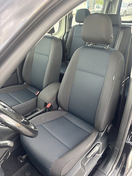 Volkswagen e-Caddy Maxi 6 of 18