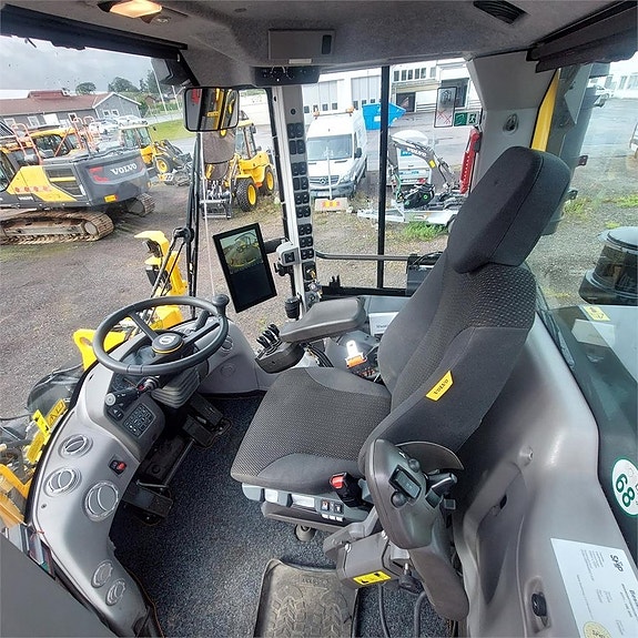 Volvo L120H GPE Wheel Loader 7 of 8