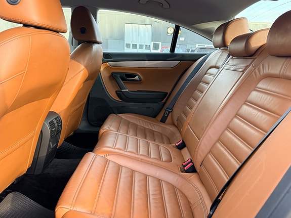 Volkswagen Passat CC 12 of 23