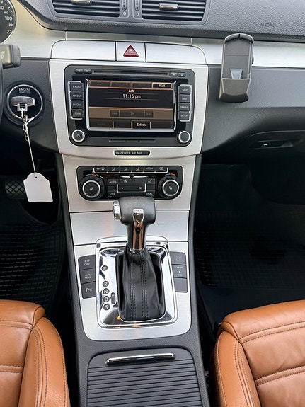 Volkswagen Passat CC 10 of 23