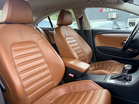 Volkswagen Passat CC 13 of 23