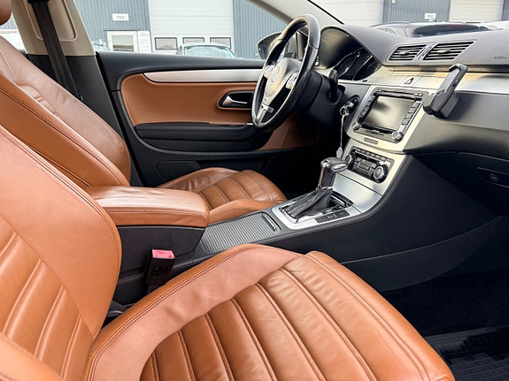 Volkswagen Passat CC 11 of 23