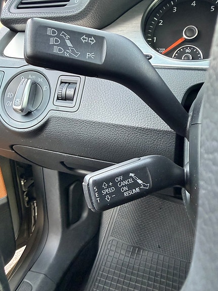 Volkswagen Passat CC 18 of 23