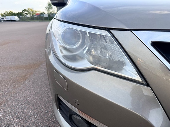 Volkswagen Passat CC 16 of 23
