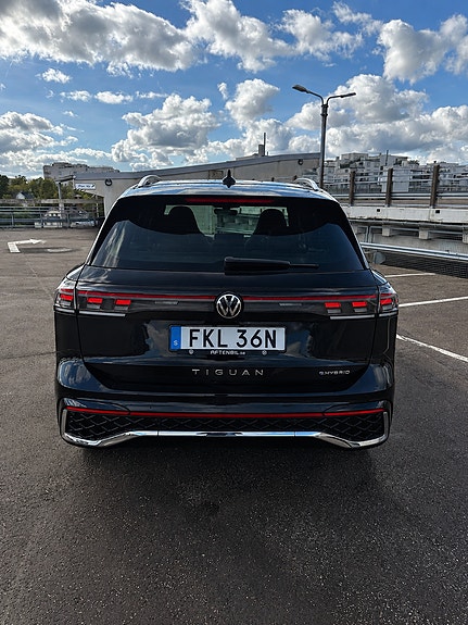 Volkswagen Tiguan 2 of 24