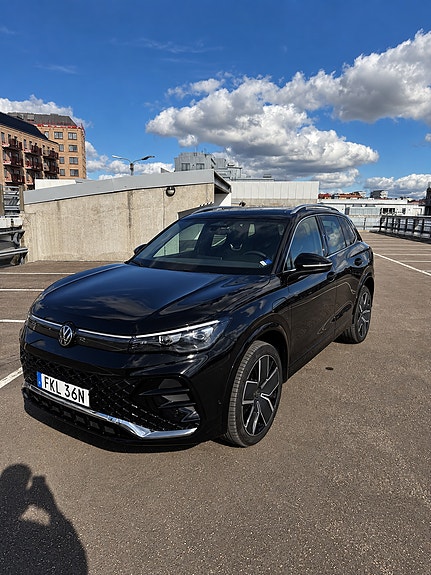 Volkswagen Tiguan 4 of 24