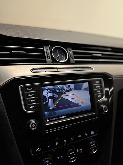 Volkswagen Passat 14 of 22