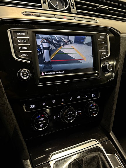 Volkswagen Passat 17 of 22