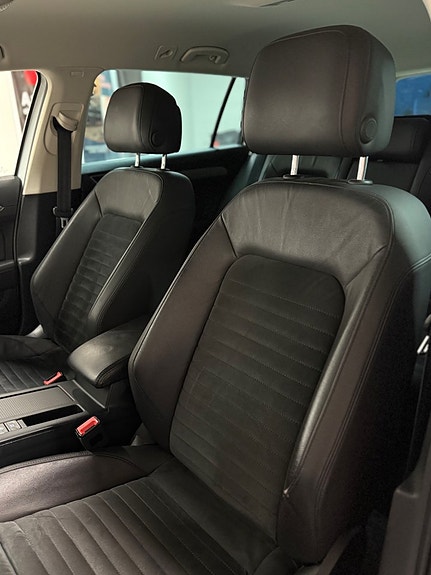 Volkswagen Passat 19 of 22