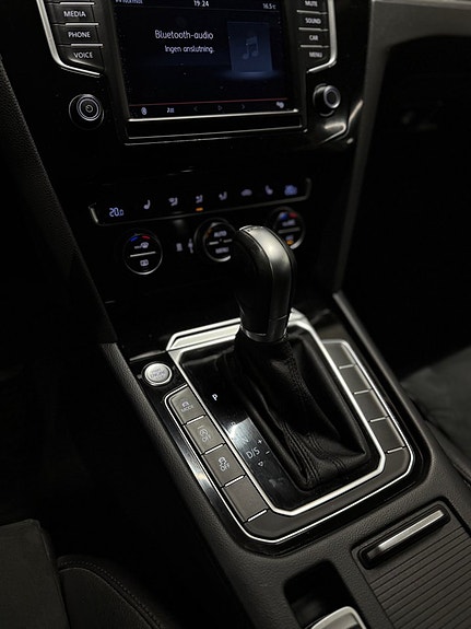Volkswagen Passat 18 of 22
