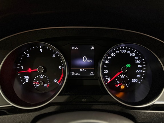 Volkswagen Passat 13 of 22