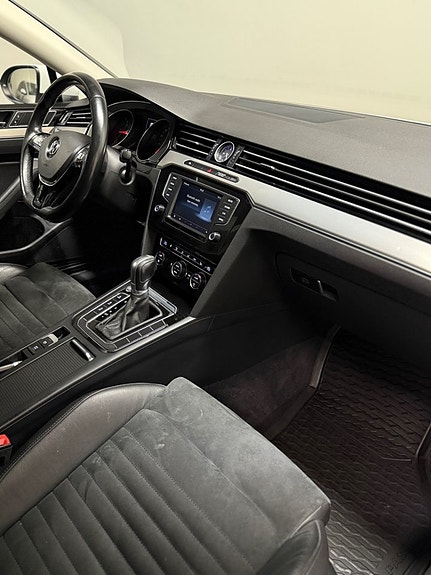 Volkswagen Passat 10 of 22