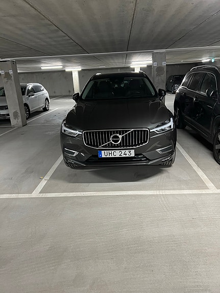Volvo XC60 2 of 4