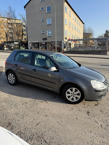 Volkswagen Golf V 10 of 12