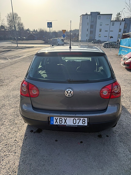 Volkswagen Golf V 9 of 12