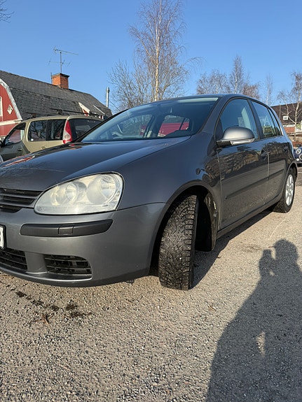 Volkswagen Golf V 2 of 12
