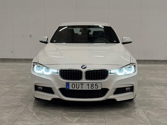 BMW 320i 3 of 24