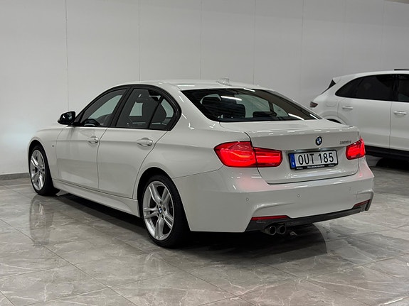 BMW 320i 7 of 24