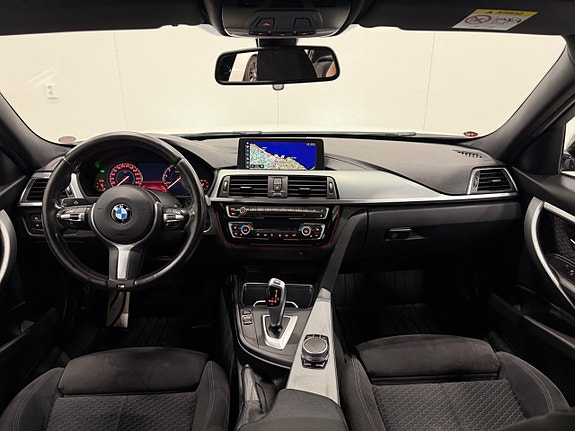BMW 320i 15 of 24