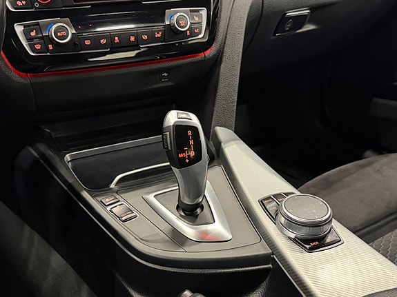 BMW 320i 17 of 24