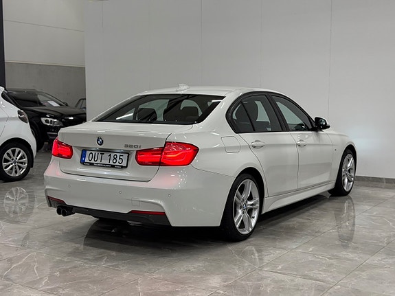 BMW 320i 9 of 24