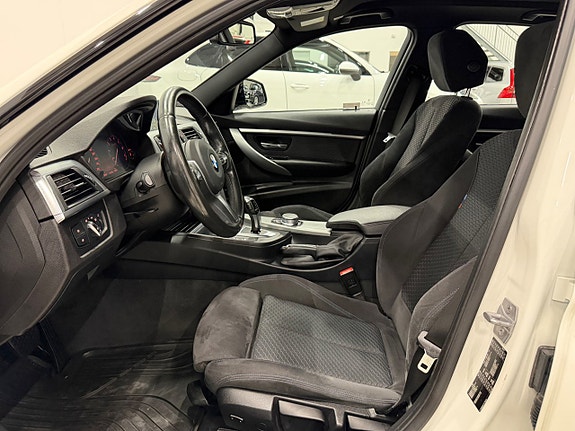 BMW 320i 12 of 24