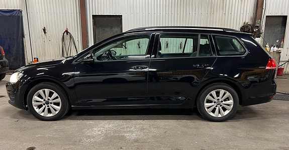 Volkswagen Golf VII 2 of 9