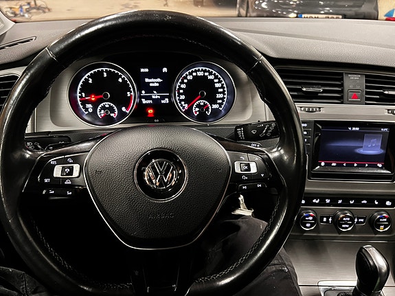 Volkswagen Golf VII 5 of 9